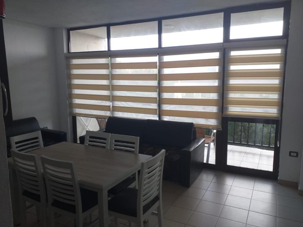 Flat Ergli Velipojë